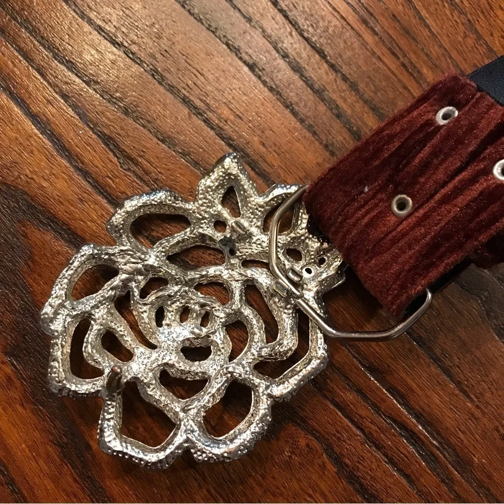 ▪️Rhinestone Buckle & Velvet Belt